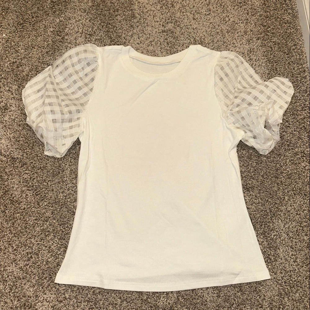Fitted white blouse